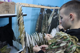 Ещё один пункт по плетению маскировочных сетей был открыт в Кировском районе в металлургическом колледже #4
