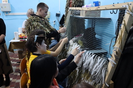 Ещё один пункт по плетению маскировочных сетей был открыт в Кировском районе в металлургическом колледже #11