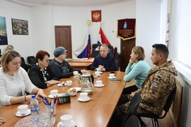 Глава Кировского района Игорь Рудаков встретился с волонтёрами района, которые помогают бойцам, находящимся в зоне специальной военной операции #2