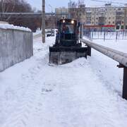 В Кировском районе продолжается усиленная уборка снега и наледи #1