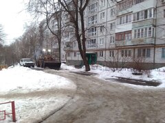 Несмотря на активное таяние снега, коммунальные службы Кировского района продолжают наводить порядок после непогоды #2