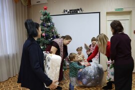 В Кировском районе продолжают исполняться мечты детей-инвалидов, которые они оставили на "Ёлке желаний" #3