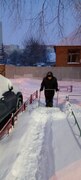В Кировском районе продолжается очистка придомовых территорий и внутриквартальных дорог от снега и наледи #8