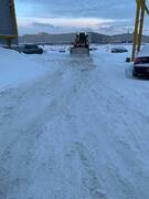 В Кировском районе продолжается очистка придомовых территорий и внутриквартальных дорог от снега и наледи #4