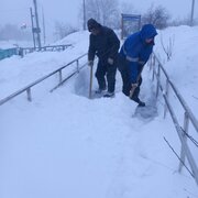 В Кировском районе продолжается уборка снега #1
