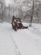 В Кировском районе продолжается уборка снега #6