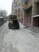 В Кировском районе продолжается усиленная уборка снега и наледи #4