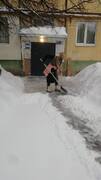 В Кировском районе продолжается усиленная уборка снега и наледи #5