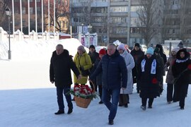 В Кировском районе в преддверии Дня защитника Отечества возложили цветы к вечному огню #3