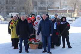 В Кировском районе в преддверии Дня защитника Отечества возложили цветы к вечному огню #6