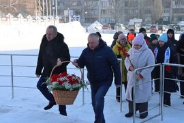 В Кировском районе в преддверии Дня защитника Отечества возложили цветы к вечному огню #5