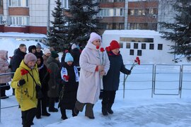 В Кировском районе в преддверии Дня защитника Отечества возложили цветы к вечному огню #1