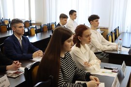 Обновлённый состав молодёжного парламента Кировского района рассказал о планируемом участии в месячнике по благоустройству, озеленению и улучшению внешнего облика #5